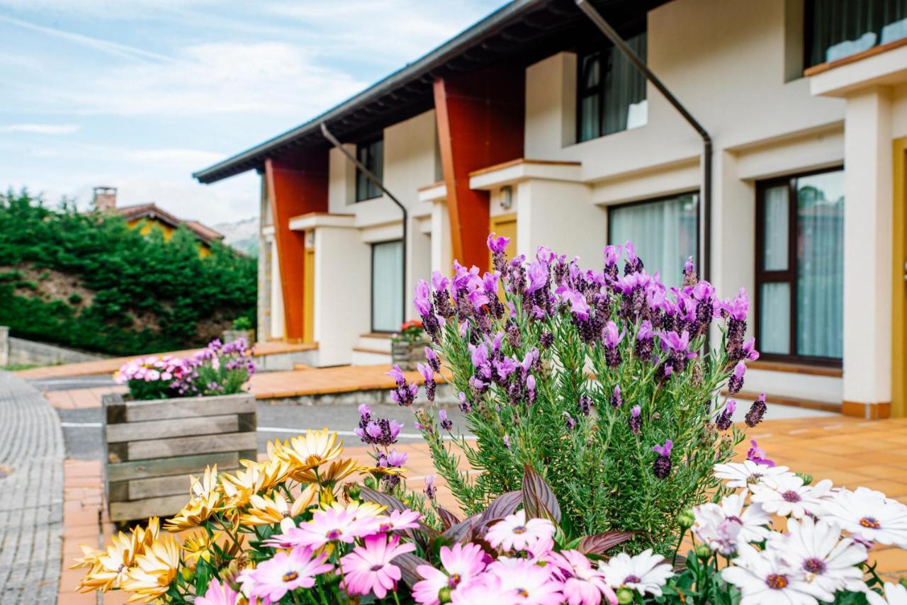 Apartamentos Aldea Del Puente Onís Buitenkant foto